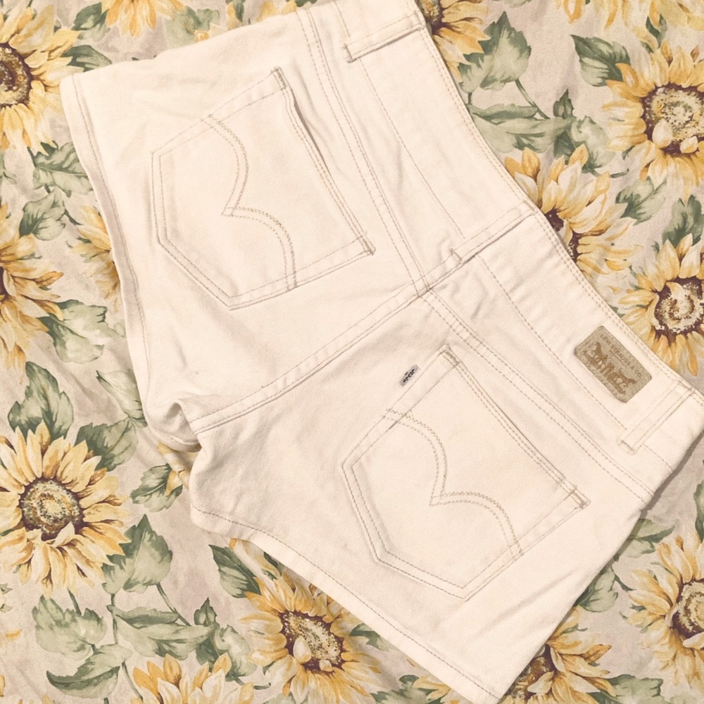SIZE 7 LEVI WHITE Short Shorts